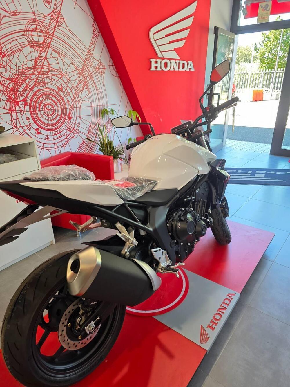 Honda CB 1000 Hornet (2025 - 26) (4)