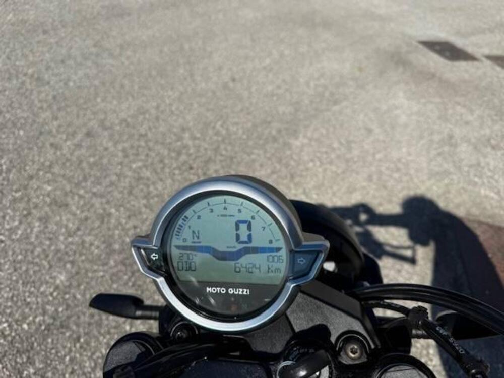 Moto Guzzi V7 Stone Special Edition (2022 - 25) (6)