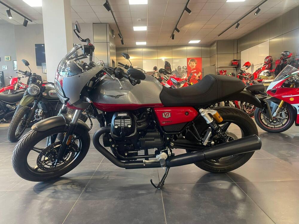 Moto Guzzi V7 Stone Corsa (2023 - 25) (2)