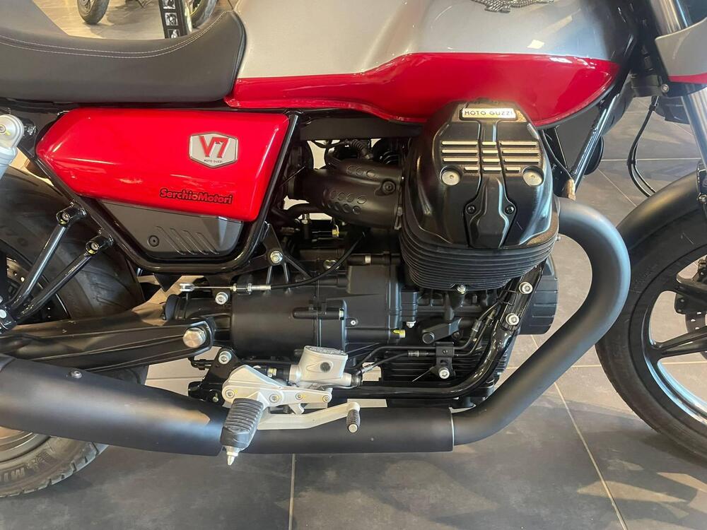 Moto Guzzi V7 Stone Corsa (2023 - 25) (4)