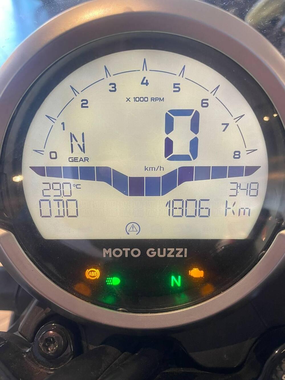 Moto Guzzi V7 Stone Corsa (2023 - 25) (5)