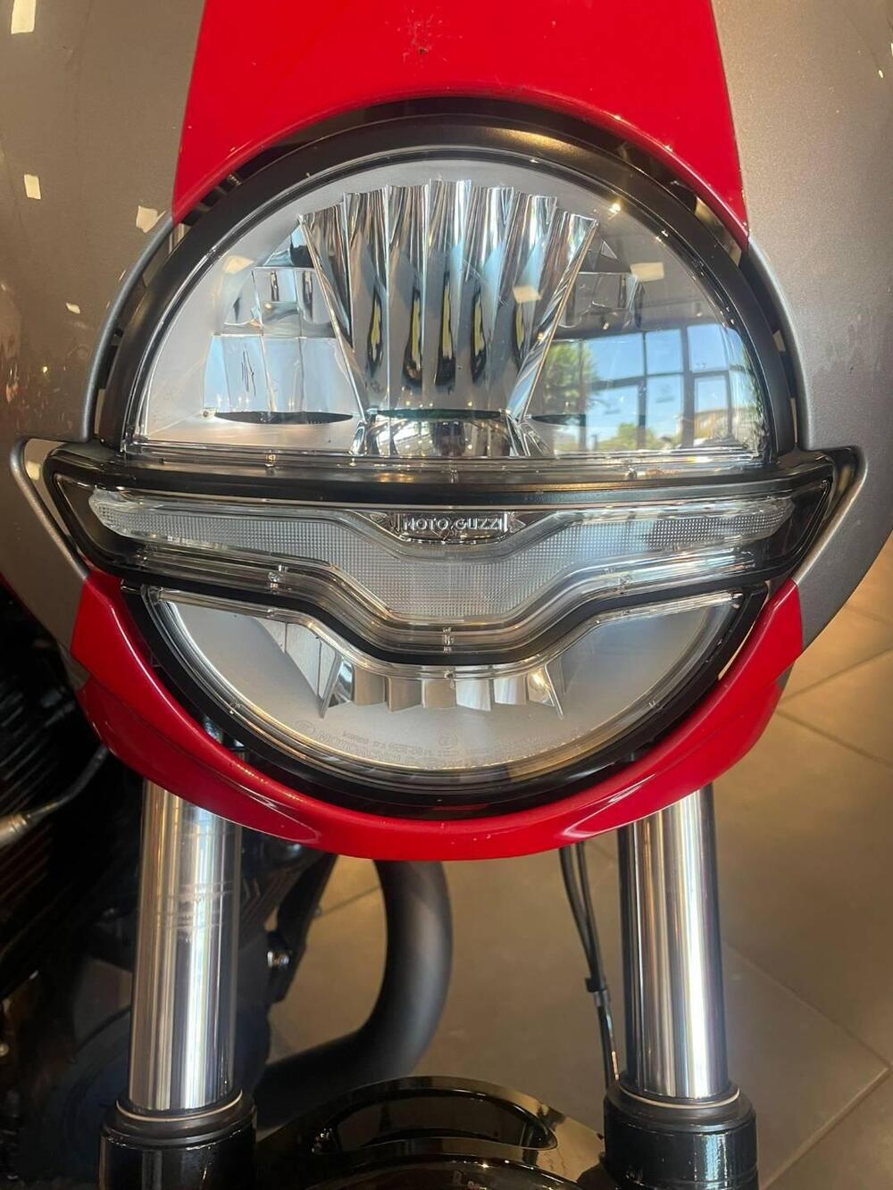 Moto Guzzi V7 Stone Corsa (2023 - 25) (6)