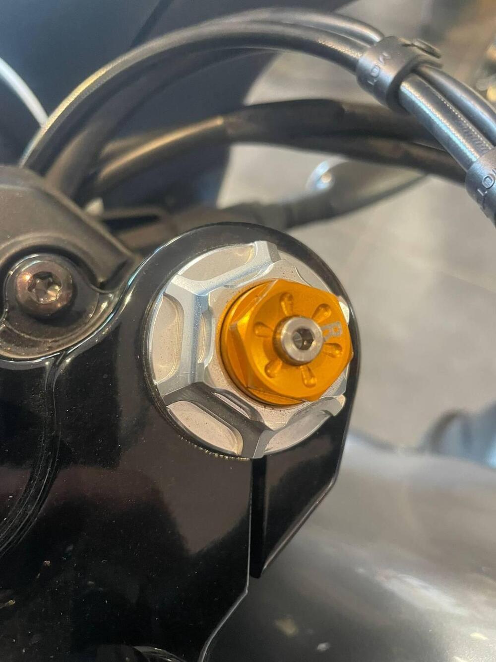 Moto Guzzi V7 Stone Corsa (2023 - 25) (7)