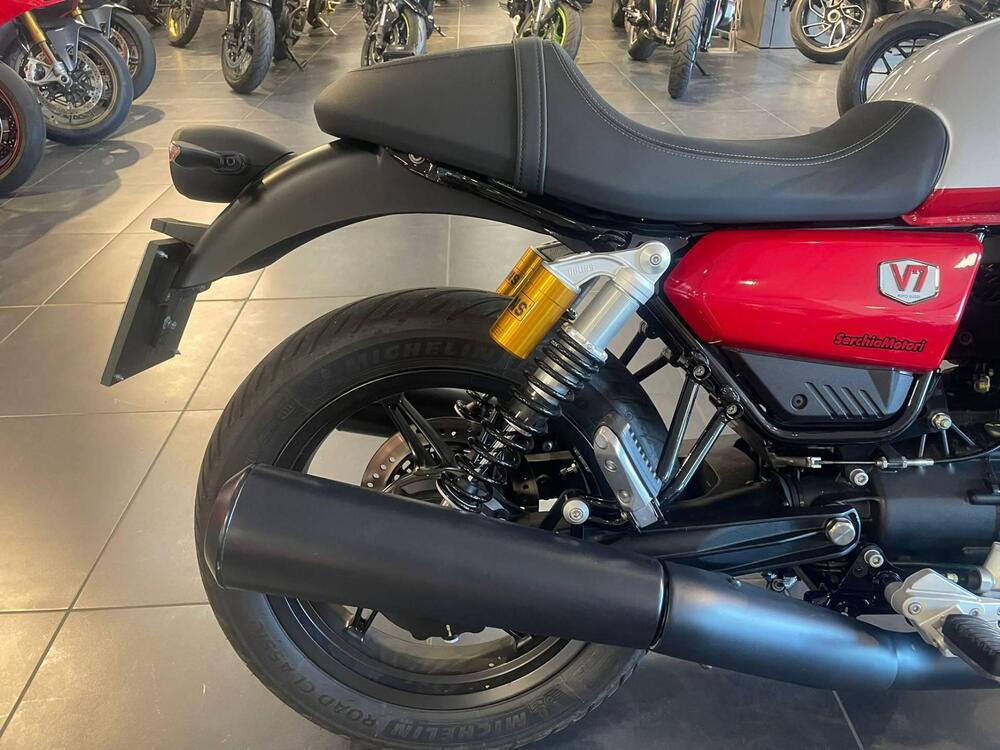 Moto Guzzi V7 Stone Corsa (2023 - 25) (8)