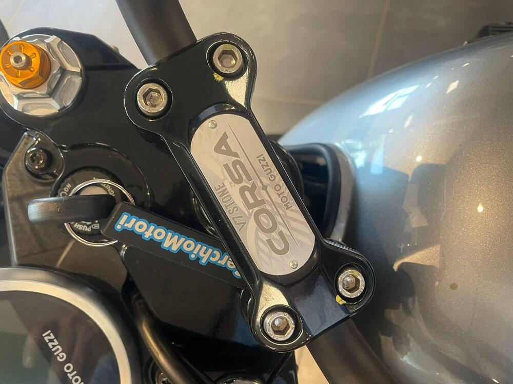 Moto Guzzi V7 Stone Corsa (2023 - 25) (10)