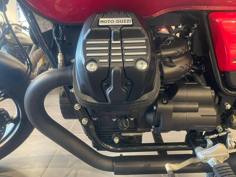 Moto Guzzi V7 Stone Corsa (2023 - 25) (13)
