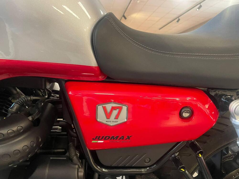 Moto Guzzi V7 Stone Corsa (2023 - 25) (14)