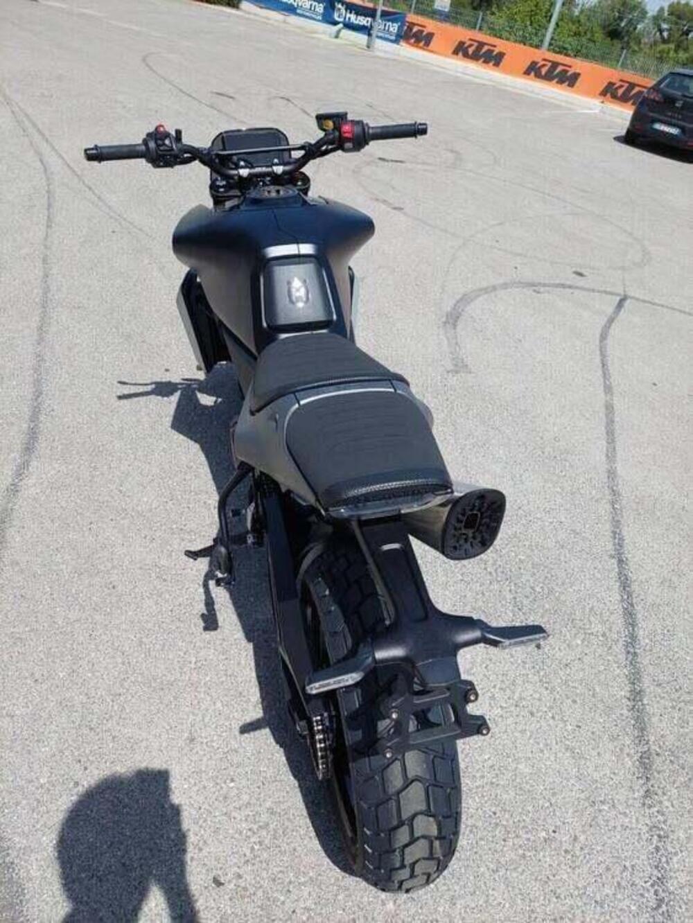 Husqvarna Svartpilen 801 (2024 - 25) (7)