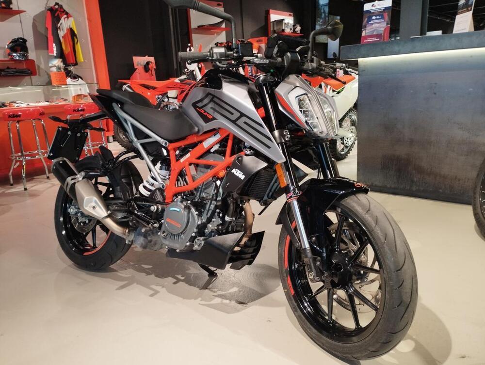 KTM 125 Duke (2021 - 23) (2)