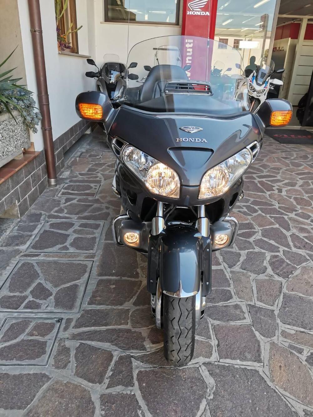 Honda GL 1800 Gold Wing (2000 - 05) (3)