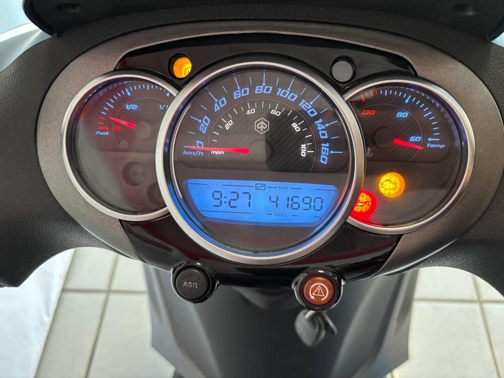 Piaggio Beverly 300 i.e. ABS-ASR (2016 - 20) (3)