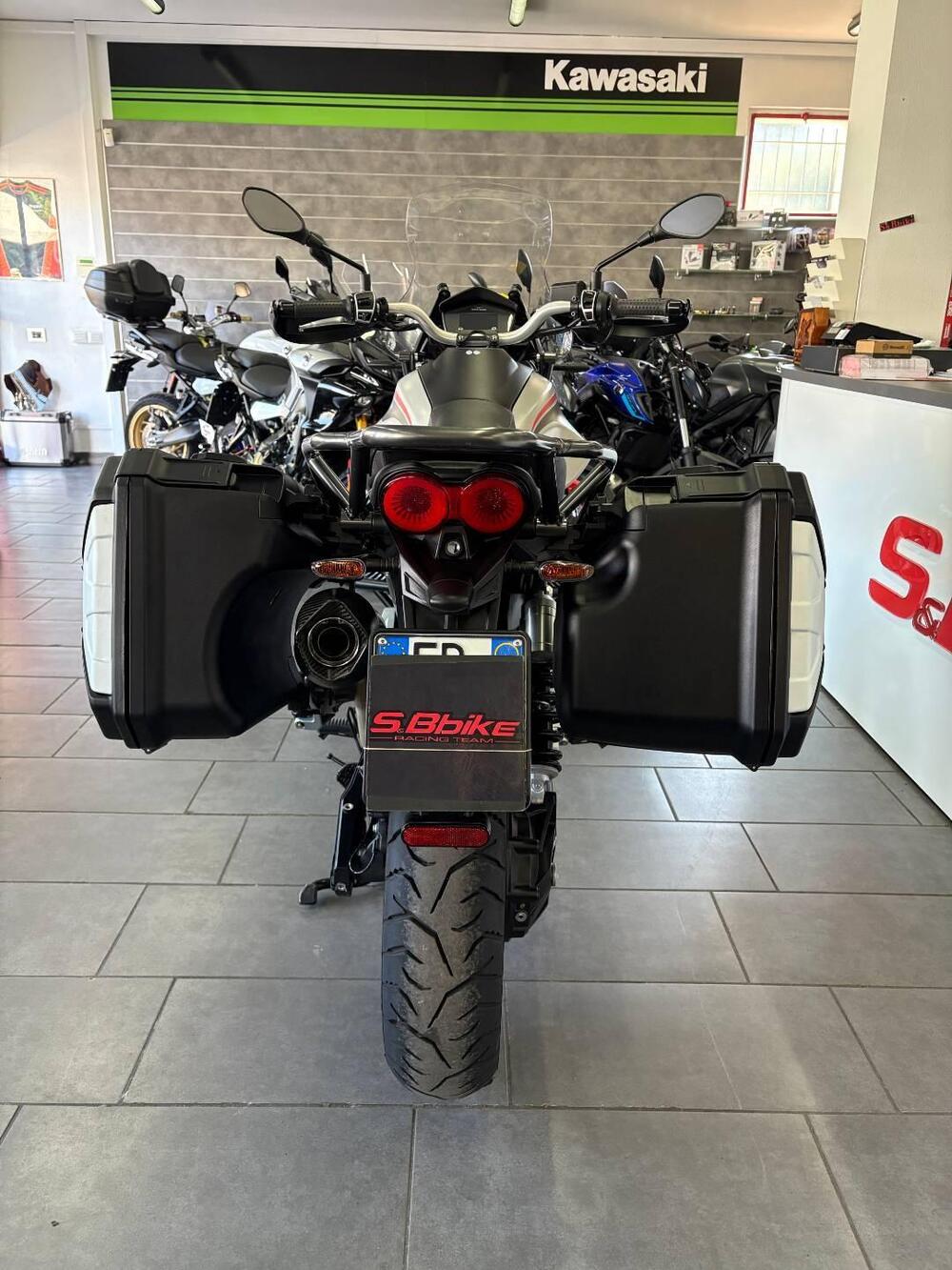 Moto Guzzi V85 TT Travel (2021 - 23) (4)