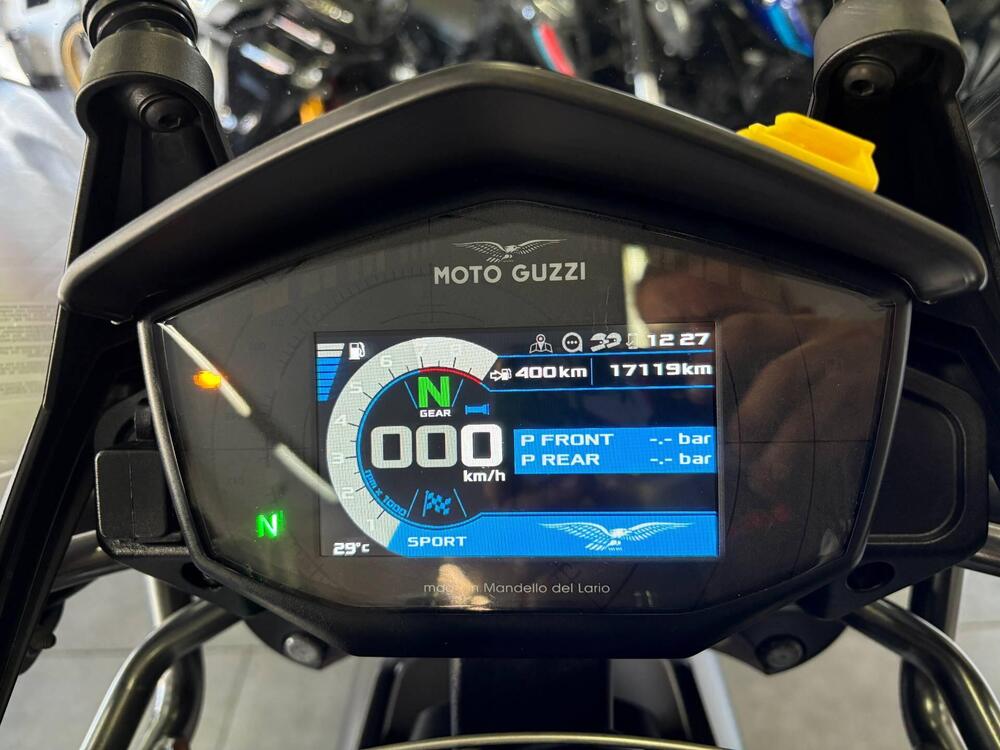 Moto Guzzi V85 TT Travel (2021 - 23) (7)