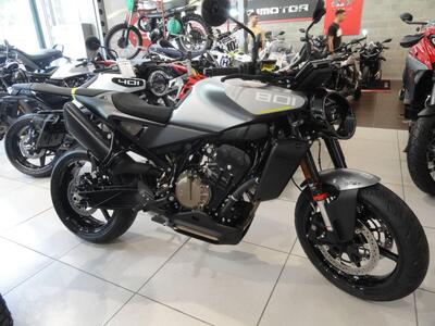 Husqvarna Vitpilen 801 L (2025) usata