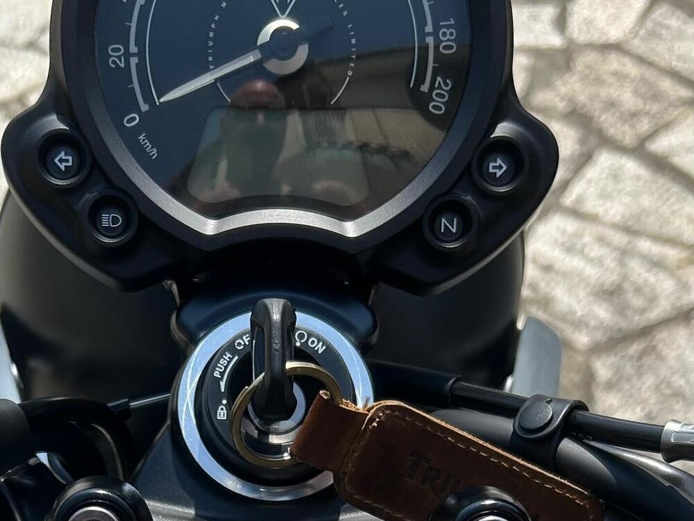 Triumph Street Twin 900 (2021 - 22) (7)