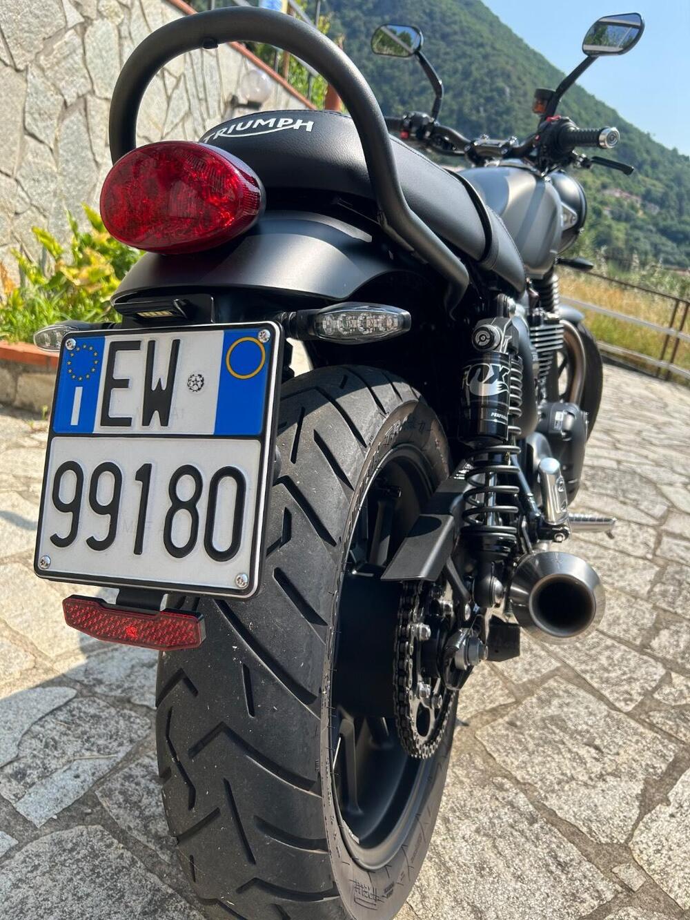 Triumph Street Twin 900 (2021 - 22) (8)