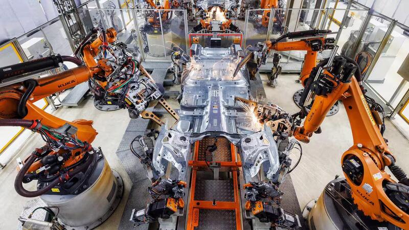 Audi, BMW e Mercedes: l&rsquo;intelligenza artificiale entra sempre di pi&ugrave; nelle fabbriche
