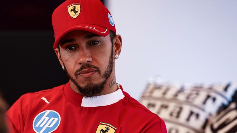 Formula 1, Villeneuve su Hamilton: &quot;Deludente in Ferrari. Nel 2026 si resetter&agrave; tutto e la macchina sar&agrave; costruita per lui&quot;