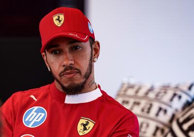 Formula 1, Villeneuve su Hamilton: Deludente in Ferrari. Nel 2026 si resetterà tutto e la macchina sarà costruita per lui