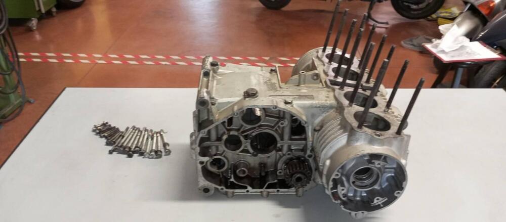 CARTER MOTORE BENELLI 500 (2)