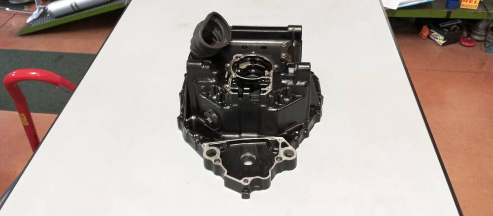 CARTER USCITA CARDANO HONDA CX500 TURBO (3)