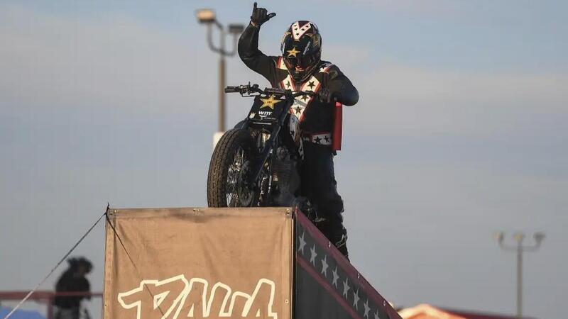 Oltre 62 metri in volo: la nuova impresa di Colby Raha in sella ad una Harley-Davidson