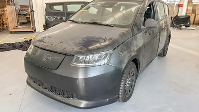 Dalla rivoluzione annunciata al fallimento: la Sion di Sono Motors, l&rsquo;auto solare che prometteva 150 miglia al giorno gratis, oggi si compra all&rsquo;asta per poche centinaia di euro