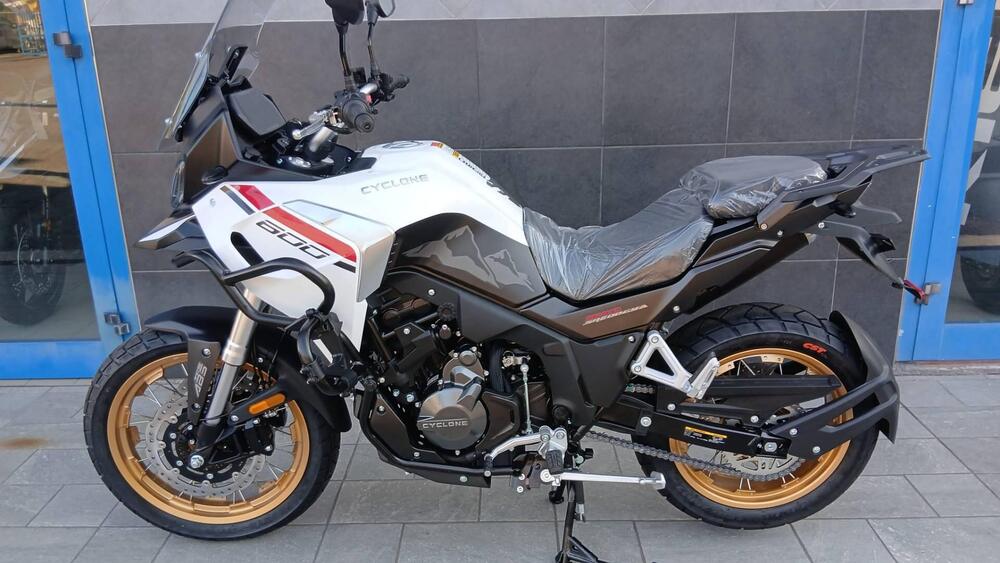 Cyclone RX600 (2025 - 26) (5)