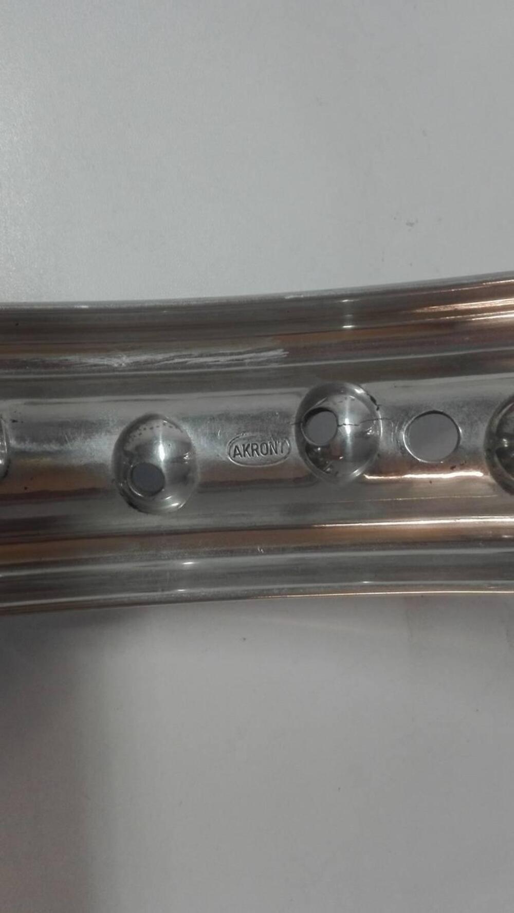 Cerchio Akront 18 pollici A bordi alti (2)