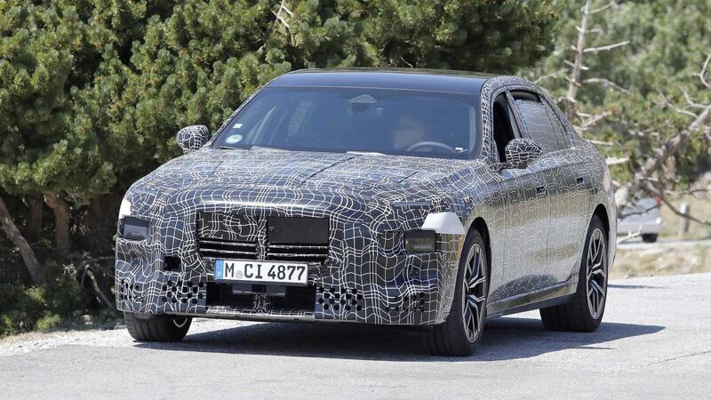 BMW Serie 7 e i7: in arrivo un restyling profondo per il 2026 [Foto Spia]