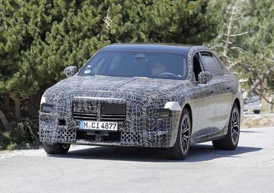BMW Serie 7 e i7: in arrivo un restyling profondo per il 2026 [Foto Spia]