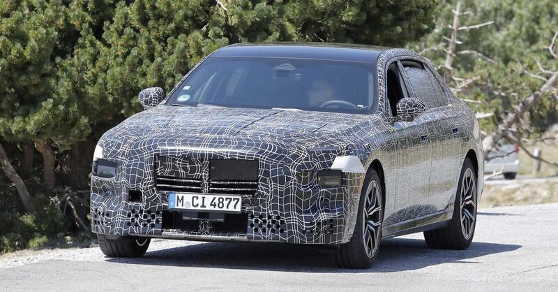 BMW Serie 7 e i7: in arrivo un restyling profondo per il 2026 [Foto Spia]