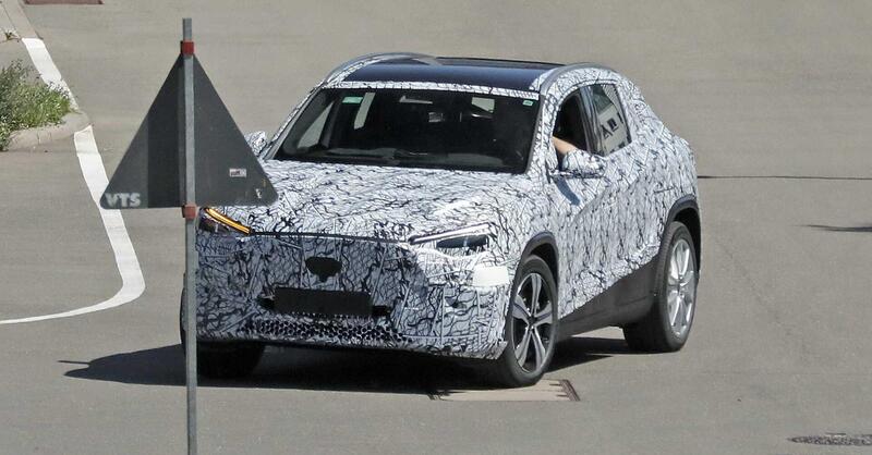 Mercedes GLA 2027: nuova era su piattaforma MMA, tra lusso, efficienza e tecnologia avanzata [Foto Spia]