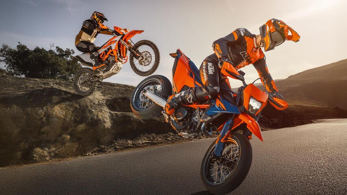 KTM 690 Enduro R e SMC R 2026: Rivoluzione Tecnologica per le Leggende LC4