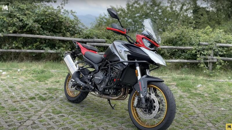 QJ Motor SRT 900 SX TEST: la cinese che sfida le maxi a prezzo shock [VIDEO]