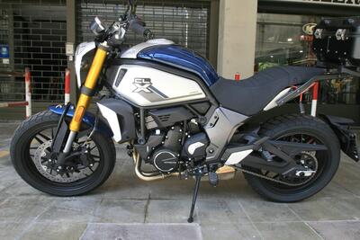 CFMOTO 700CL-X Heritage (2021 - 25) usata