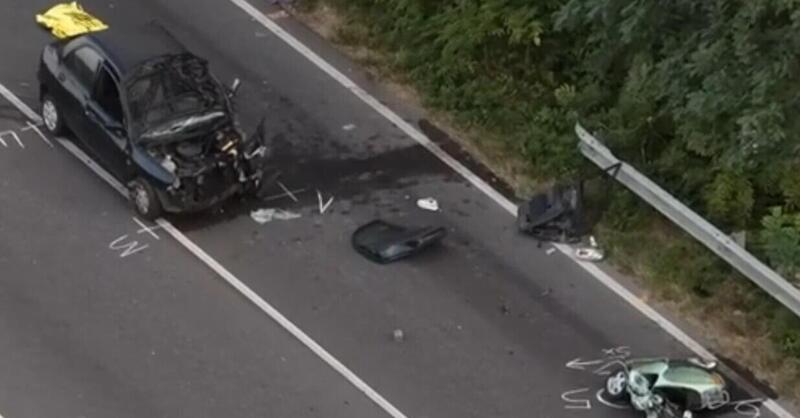 Pavia, schianto frontale tra auto e scooter: tre morti sulla ex statale 35