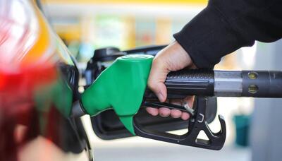 Benzina in calo per Ferragosto: prezzi ai minimi dal 2021, ma i consumatori chiedono di pi&ugrave;