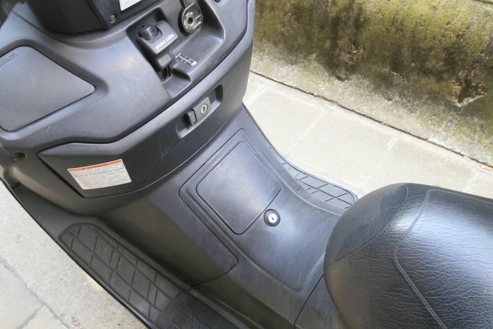 Suzuki Burgman AN 400 (2001 - 02) (5)