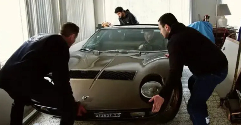 Dal soggiorno al milione di dollari: il clamoroso ritrovamento di una Lamborghini Miura