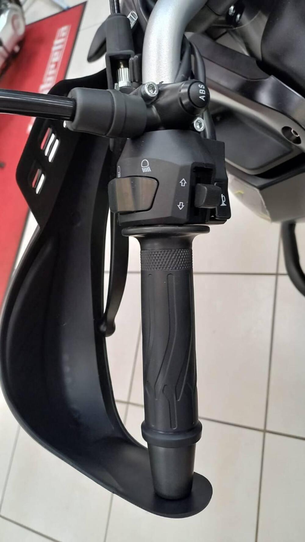 Voge Valico 300 Rally (2022 - 26) (5)