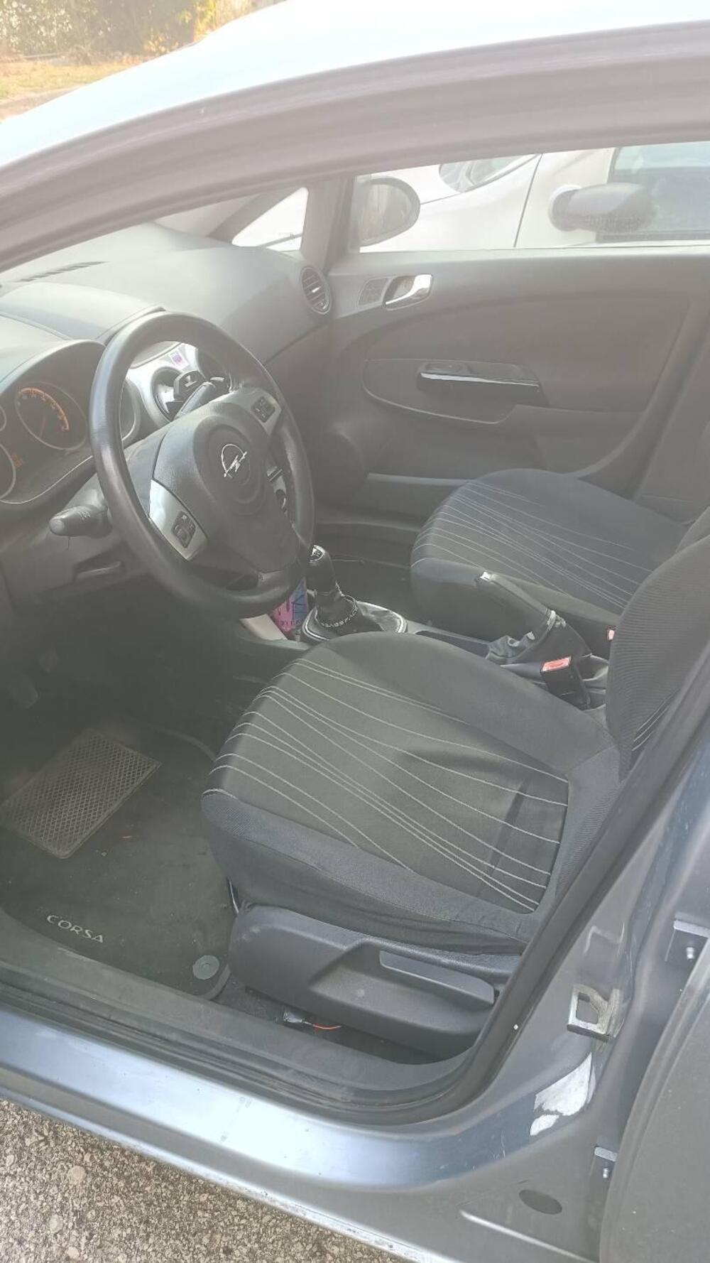 Opel Corsa usata a Napoli (7)