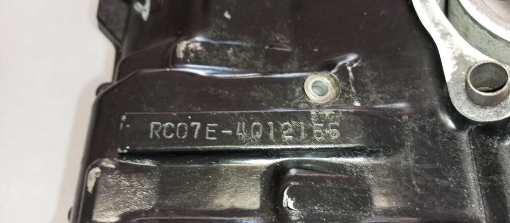 CILINDRI + PISTONI HONDA VF750C RC07 (2)