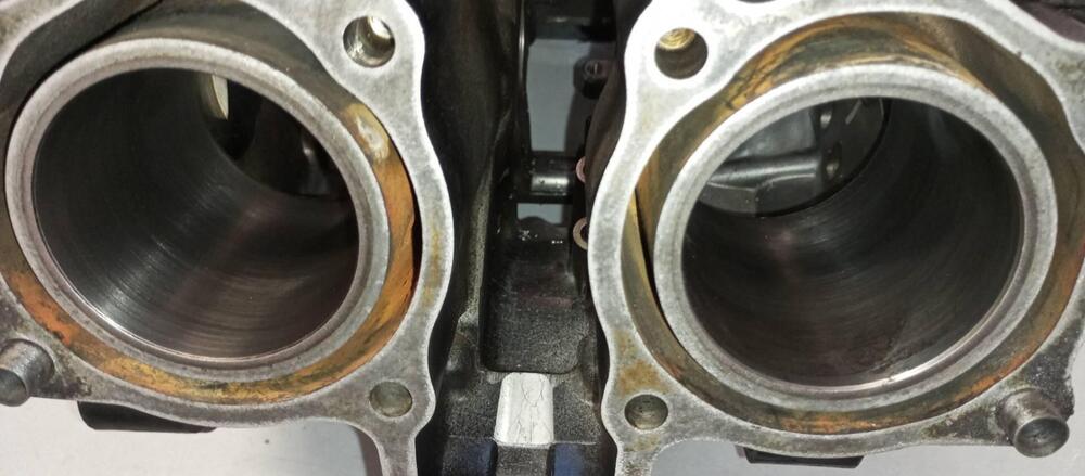 CILINDRI + PISTONI HONDA VF750C RC07 (8)