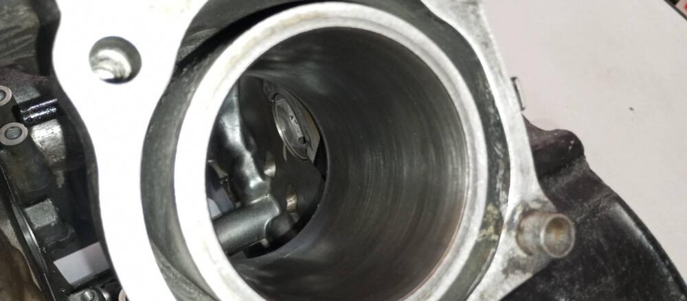 CILINDRI + PISTONI HONDA VF750C RC07 (10)