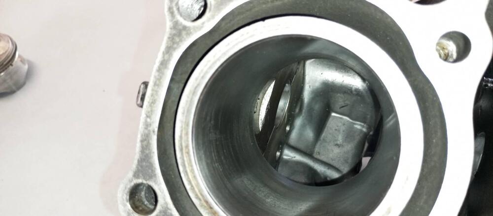 CILINDRI + PISTONI HONDA VF750C RC07 (11)