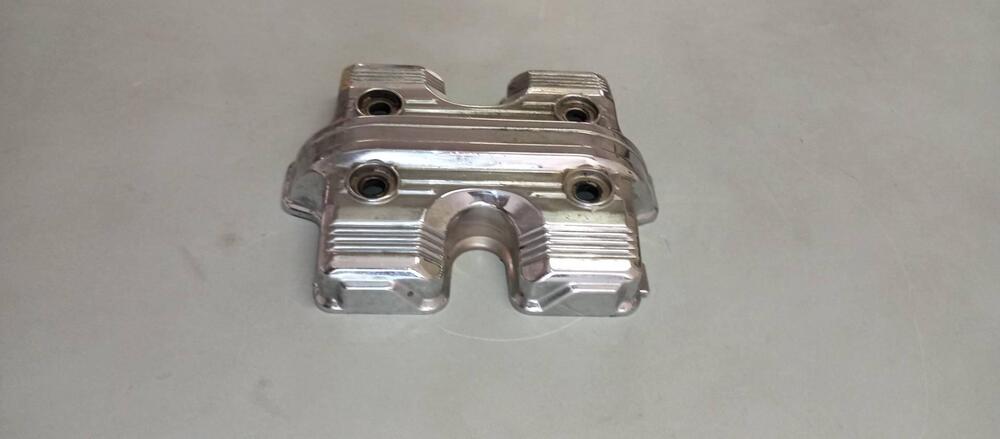 COPERCHIO VALVOLE ANTERIORE HONDA VF750C RC07 (3)