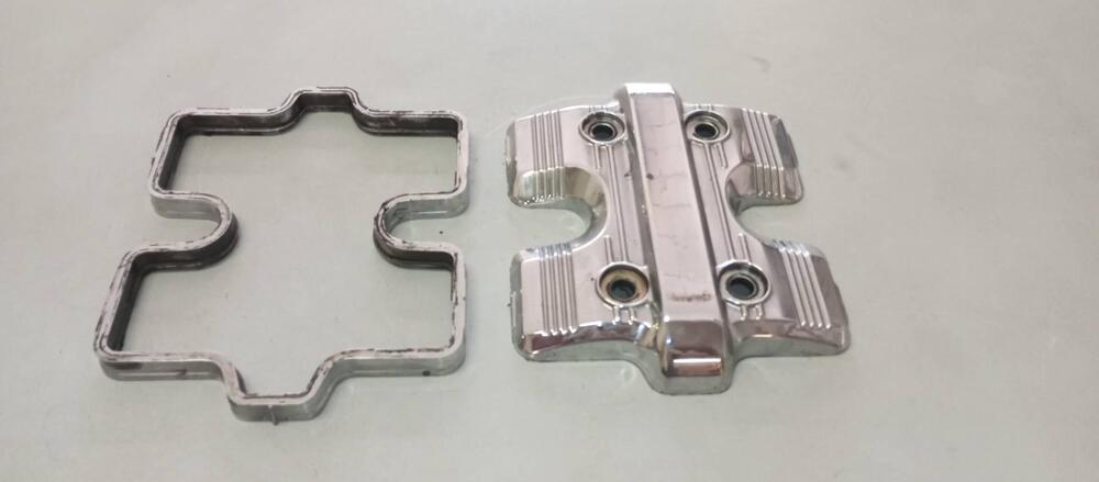 COPERCHIO VALVOLE POSTERIORE HONDA VF750C RC07