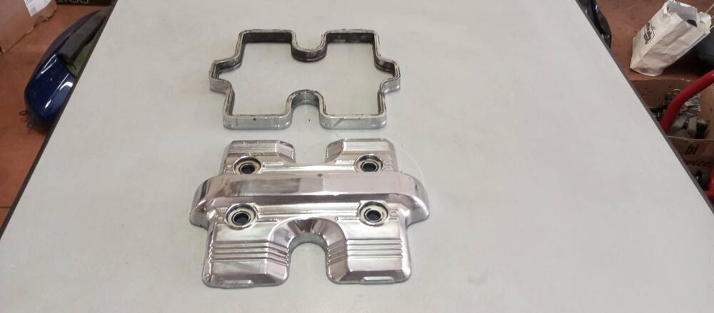 COPERCHIO VALVOLE POSTERIORE HONDA VF750C RC07 (4)