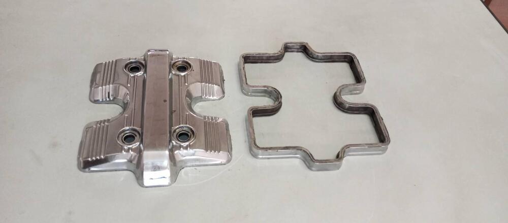 COPERCHIO VALVOLE POSTERIORE HONDA VF750C RC07 (2)